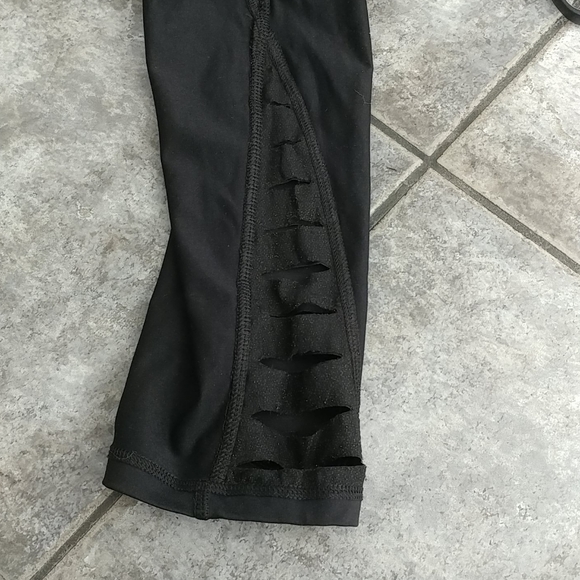 (2/$20) F21 black crops with side slits size small - Picture 8 of 8